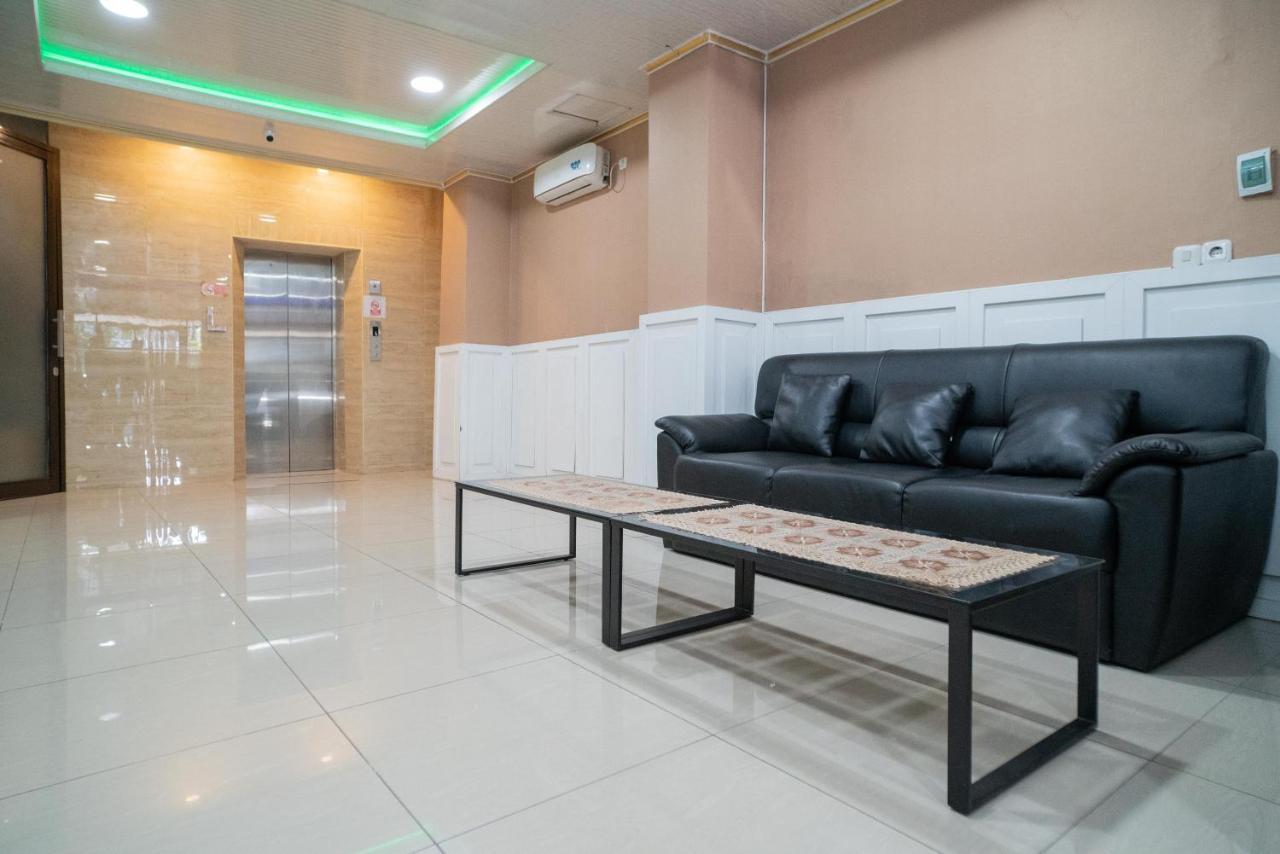 Reddoorz Plus Syariah Near Pasar Turi Surabaya Esterno foto