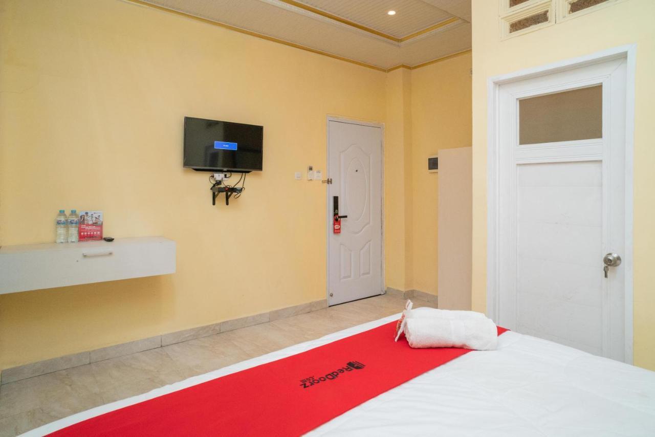Reddoorz Plus Syariah Near Pasar Turi Surabaya Esterno foto